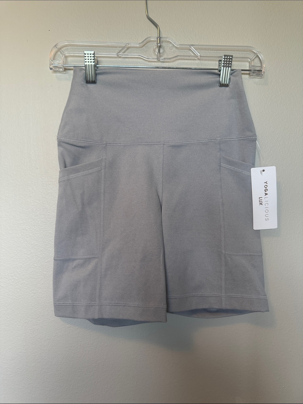 New Yogalicious Lux Tribeca 7" Short Light Gray Biker Shorts